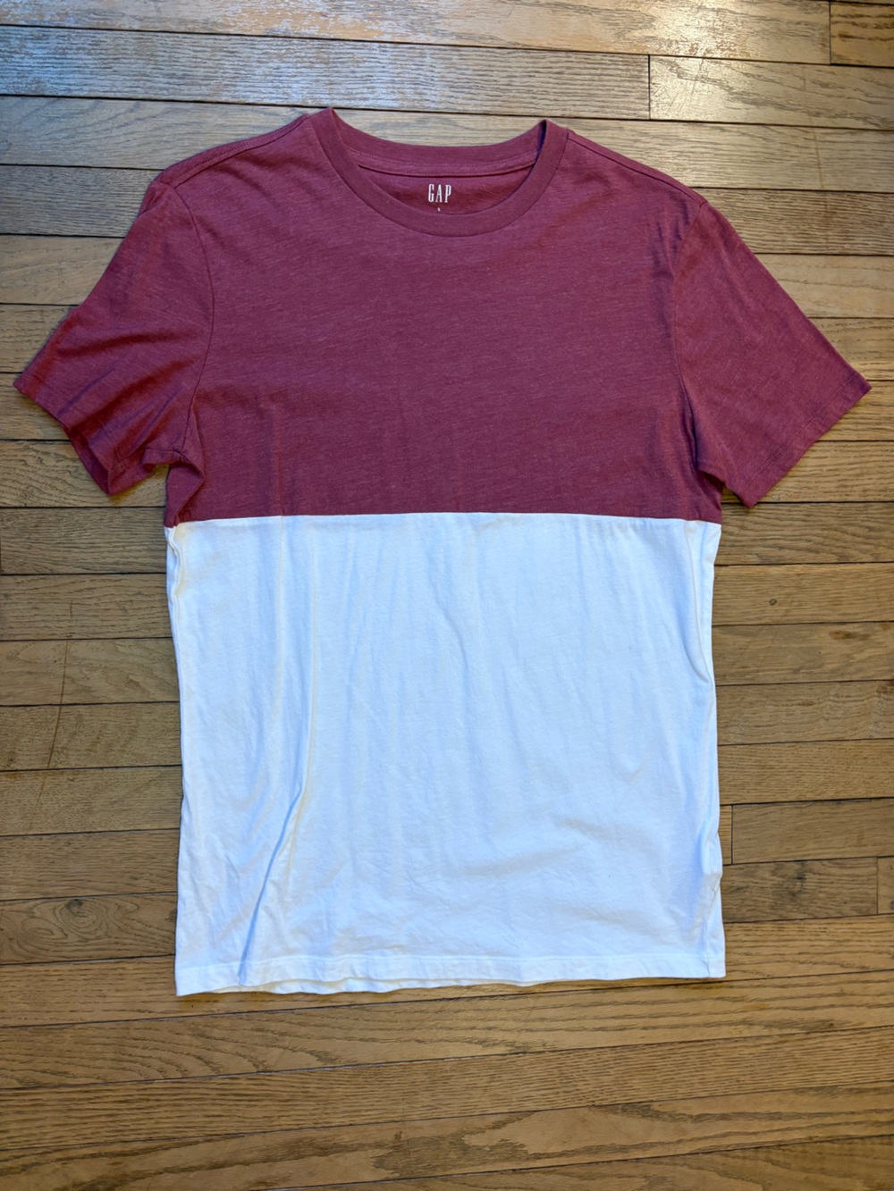 Men’s Gap T-shirt